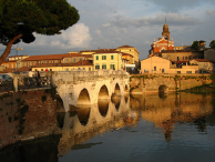 Ponte di Tiberio visto da San Giuliano Ponte di Tiberio visto da San Giuliano